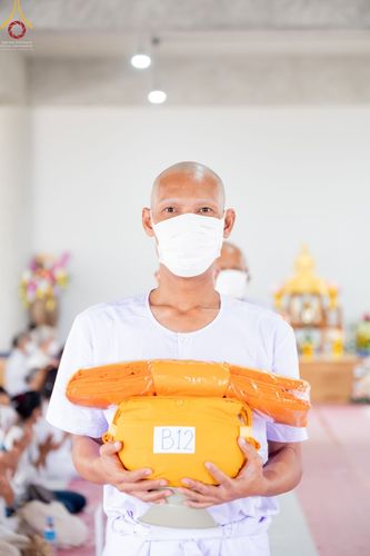 ภาพ No.65695:พิธีปลงผมและพิธีขอขมา มอบบาตรกับผ้าไตร ในโครงการอุปสมบทบูชาธรรม มหาปูชนียาจารย์ประจำปี 2565 ณ ศูนย์ปฎิบัติธรรมสมุทรปราการ(บางบ่อ)  วันอาทิตย์ที่ 20 พฤศจิกายน พ.ศ. 2565