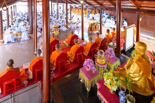 ภาพ No.71593:พระธรรมยาตรา ปฏิบัติศาสนกิจ ทำนุบำรุงศาสนสถาน, ปฏิบัติธรรม ร่วมกับชุมชน,นักเรียนเด็กดีวีสตาร์ และร่วมพิธีทอดผ้าป่าบำรุงศาสนสถาน ในโครงการธรรมยาตรากตัญญูบูชา มหาปูชนียาจารย์ พระมงคลเทพมุนี(สด จนฺทสโร) พระผู้ปราบมาร อนุสรณ์สถาน 7 แห่ง ปีที่ 11 ณ วัดสองพี่น