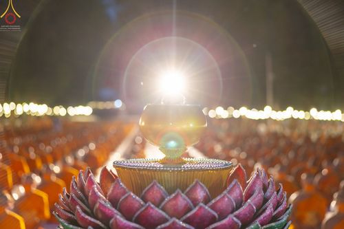 ภาพ No.69347:พิธีจุดประทีปถวายเป็นพุทธบูชา และบูชาธรรมมหาปูชนียาจารย์ ในโครงการธรรมยาตรากตัญญูบูชา มหาปูชนียาจารย์ พระมงคลเทพมุนี(สด จนฺทสโร) พระผู้ปราบมาร ปีที่ 11 ณ อนุสรณ์สถานมหาวิหารพระมงคลเทพมุนี อ.สองพี่น้อง จ.สุพรรณบุรี