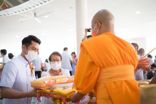 ภาพ No.75461:พิธีสวดพระพุทธมนต์และถวายภัตตาหารเป็นสังฆทาน เนื่องในวันมหาปูชนียาจารย์ วันที่ 3 กุมภาพันธ์ พ.ศ. 2565 ณ วัดพระธรรมกาย อ.คลองหลวง จ.ปทุมธานี