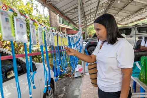 ภาพ No.137660:พิธีตักบาตร พิธีถวายสังฆทานแด่คณะสงฆ์ 323 วัด พิธีทำบุญอุทิศส่วนกุศลแด่ผู้วายชนม์ ในเหตุการณ์ความไม่สงบ 4 จังหวัดชายแดนภาคใต้ ปีที่ 20 ครั้งที่ 169 และพิธีมอบกองทุนหนุนแรงใจช่วยครูใต้ ปีที่ 17 ครั้งที่ 134 วันที่ 25 พฤษภาคม พ.ศ.2567 อ.ตากใบ จ.นราธิวาส