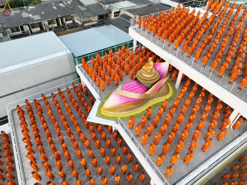 ภาพ No.74335:พุทธบุตรธรรมยาตรา ปฏิบัติธรรมและบันทึกภาพประวัติศาสตร์ ในโครงการธรรมยาตรากตัญญูบูชา มหาปูชนียาจารย์ พระมงคลเทพมุนี(สด จนฺทสโร) พระผู้ปราบมาร อนุสรณ์สถาน 7 แห่ง ปีที่ 11 ณ อนุสรณ์สถานลำดับที่ 6 สถานที่ค้นคว้าและเผยแผ่วิชาธรรมกาย วัดปากน้ำภาษีเจริญ กรุงเทพ