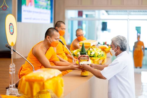 ภาพ No.65597:พิธีปลงผม และพิธีขอขมามอบผ้าไตร นาคธรรมทายาท ในโครงการอุปสมบทบูชาธรรม มหาปูชนียาจารย์ประจำปี 2565 ณ ศูนย์ปฏิบัติธรรมภาคใต้ บางกล่ำ จ.สงขลา วันที่ 19 พฤศจิกายน พ.ศ. 2565