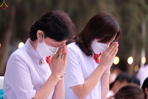 ภาพ No.69695:พิธีตักบาตรพระธรรมยาตราฯ ในโครงการธรรมยาตรากตัญญูบูชา มหาปูชนียาจารย์ พระมงคลเทพมุนี(สด จนฺทสโร) พระผู้ปราบมาร ปีที่ 11 ณ อนุสรณ์สถานลำดับที่ 1 สถานที่เกิดด้วยรูปกายเนื้อ อนุสรณ์สถานมหาวิหารพระมงคลเทพมุนี อ.สองพี่น้อง จ.สุพรรณบุรี