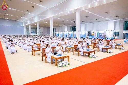 ภาพ No.91033:พิธีบำเพ็ญกุศลสวดพระอภิธรรม  อุบาสกถาวร พรหมถาวร (อุบาสกผู้ปั้นพระ) คืนที่ 6 วันพฤหัสบดีที่ 19 ตุลาคม พ.ศ. 2566 ณ ห้องแก้วสารพัดนึก 1 สภาธรรมกายสากล วัดพระธรรมกาย จ.ปทุมธานี