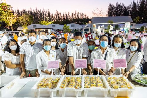 ภาพ No.71328:พิธีถวายภัตตาหารเป็นสังฆทาน แด่คณะพระธรรมยาตราฯ ในโครงการธรรมยาตรากตัญญูบูชา มหาปูชนียาจารย์ พระมงคลเทพมุนี(สด จนฺทสโร) พระผู้ปราบมาร อนุสรณ์สถาน 7 แห่ง ปีที่ 11 วันที่ 15 มกราคม พ.ศ. 2566