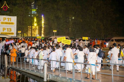 ภาพ No.324527:วันที่ 22 เมษายน พ.ศ.2569 (วันคุ้มครองโลก) บรรยากาศพระสังฆาธิการและสาธุชน การเดินทางกลับ งานถวายมหาสังฆทาน 40,000 กว่าวัดทั่วประเทศ วัดพระธรรมกาย