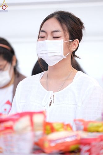 ภาพ No.73566:พิธีตักบาตรพระธรรมยาตราฯ ในโครงการธรรมยาตรากตัญญูบูชา มหาปูชนียาจารย์ พระมงคลเทพมุนี(สด จนฺทสโร) พระผู้ปราบมาร ปีที่ 11 ณ อนุสรณ์สถานลำดับที่ 4 สถานที่เกิดด้วยกายธรรม วัดโบสถ์ (บน) บางคูเวียง อ.บางกรวย จ.นนทบุรี วันที่ 22 มกราคม พ.ศ. 2566