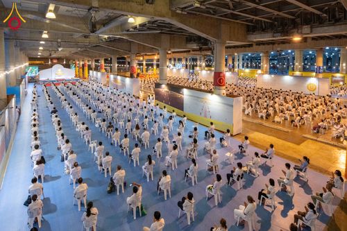 ภาพ No.286761:วันอาสาฬหบูชา วันพฤหัสบดีที่ 10 กรกฏาคม พ.ศ.2568  พิธีเวียนประทักษิณรอบพระมหาธรรมกายเจดีย์ , พิธีฉลองชัยสวดมนต์บทธัมมจักกัปปวัตตนสูตร ครบ 7,520,000,000 จบ ณ มหารัตนวิหารคด วัดพระธรรมกาย