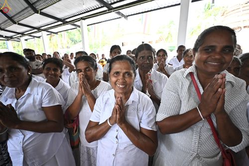 ภาพ No.278714:วันที่ 30 ตุลาคม พ.ศ.2568 กฐินสมทบต่างประเทศ โดยคณะศิษยานุศิษย์ บูชาธรรม 81 ปี หลวงพ่อธัมมชโย ณ วัดศรีสุดาสนะ รังกุต วิหาร ประเทศศรีลังกา