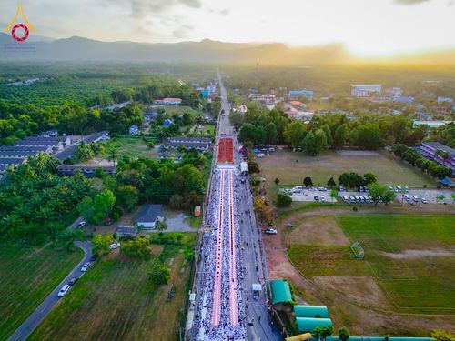 ภาพ No.281526:วันอาทิตย์ที่ 28 ธันวาคม พ.ศ.2568 ตักบาตรพระ 1000 รูป ปีที่ 1 ทำบุญเมืองสตูลส่งท้ายปี ณ หน้าโรงเรียนสตูลวิทยา จ.สตูล