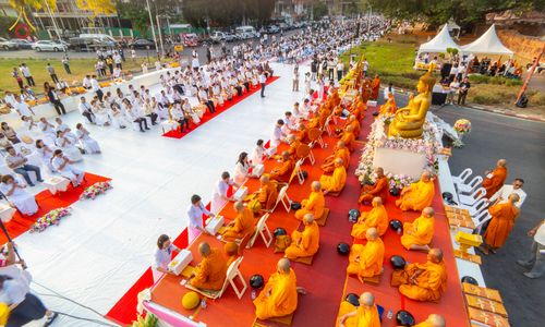 ภาพ No.318055:วันเสาร์ที่ 4 เมษายน พ.ศ. 2569 งานทำบุญเมืองใจกลางอยุธยา  ตักบาตรพระ 1,109 รูป ณ ถนนชีกุน หน้าวัดมหาธาตุ และวัดราชบูรณะ