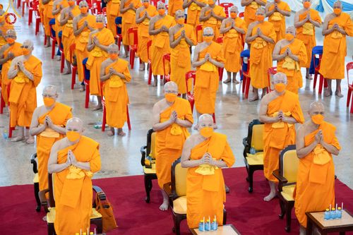 ภาพ No.83650:พิธีวางแผ่นจารึกชื่อและพิธีวางพวงมาลัยสักการะพระประธาน วันอาทิตย์ที่ 16 กรกฎาคม พ.ศ. 2566 ณ รัตนบัลลังก์ สภาธรรมกายสากล วัดพระธรรมกาย