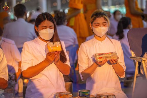 ภาพ No.76819:พิธีตักบาตรข้าวสารอาหารแห้ง  ณ บ้านแก้วเรือนทองคุณยายฯ สภาธรรมกายสากล  วัดพระธรรมกาย จ.ปทุมธานี  ในวันอาทิตย์ต้นเดือนที่ 6 มีนาคม พ.ศ. 2566