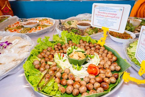 ภาพ No.305448:วันที่ 29 มกราคม พ.ศ. 2569 พิธีถวายภัตตาหารเป็นสังฆทาน แด่พระธรรมยาตรา ณ วัดพระธรรมกาย  จังหวัดปทุมธานี ในโครงการธรรมยาตรา กตัญญูบูชา มหาปูชนียาจารย์ พระมงคลเทพมุนี(สด จนฺทสโร) พระผู้ปราบมาร อนุสรณ์สถาน 7 แห่ง ปีที่ 14