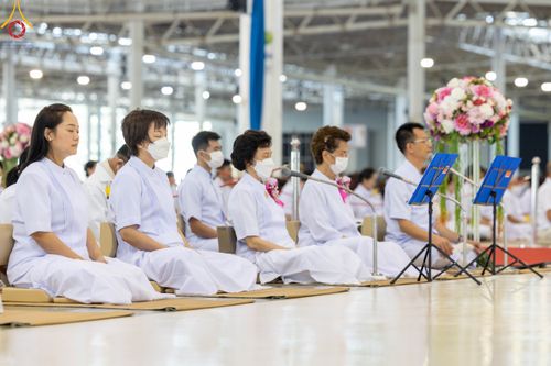 ภาพ No.105463:พิธีปฏิบัติธรรมและพิธีบูชาข้าวพระ ในวันจันทร์ที่ 1 มกราคม พ.ศ. 2567 ณ สภาธรรมกายสากล วัดพระธรรมกาย