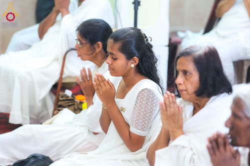 ภาพ No.317837:วันที่ 1 เมษายน พ.ศ. 2569 พิธีสวดธัมมจักกัปปวัตตนสูตรนานาชาติ ในวันพระใหญ่ ขึ้น 15 ค่ำ เดือน 5 (Poya Day)  ณ ศรีธรรมนันทะปิริเวนะ เเละ  วัดวิมลวิหาร นาวละ ประเทศศรีลังกา