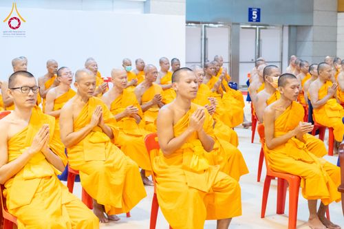 ภาพ No.284917:วันอาทิตย์ที่ 14 ธันวาคม พ.ศ.2568  พิธีปฏิบัติธรรม พิธีถวายภัตตาหารเป็นสังฆทาน พิธีมอบต้นสมบัติจักรพรรดิ ถวายแด่เจ้าอาวาสและประธานสงฆ์ 236 ศูนย์ส่งเสริมศีลธรรมทั่วโลก ณ สภาธรรมกายสากล วัดพระธรรมกาย