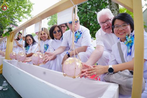 ภาพ No.144909:พิธีประดิษฐานลูกนิมิตมหาสมบัติ ผูกสีมาสถาปนาอุโบสถ บูชาธรรม ๘๐ ปี หลวงพ่อธัมมชโย วันอาทิตย์ที่ ๓๐ มิถุนายน พ.ศ. ๒๕๖๗ วัดพระธรรมกายนิวเจอร์ซี ประเทศสหรัฐอเมริกา