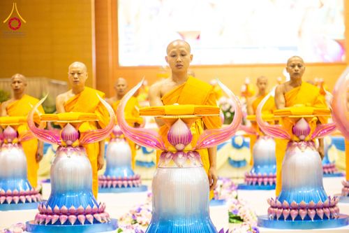 ภาพ No.134503:พิธีทอดผ้าป่าสมทบ มหาสังฆทาน 10,000 วัด ทั่วไทย วันอาทิตย์ต้นเดือนที่ 7 เมษายน พ.ศ.2567 ณ ห้องแก้วสารพัดนึก 1 สภาธรรมกายสากล  วัดพระธรรมกาย จ.ปทุมธานี