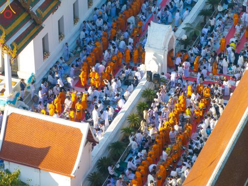 ภาพ No.197838:พิธีตักบาตรพระธรรมยาตรา ณ อนุสรณ์สถานลำดับที่ 4 สถานที่เกิดด้วยกายธรรม วัดโบสถ์(บน) ต.บางคูเวียง จ.นนทบุรี ในโครงการธรรมยาตรา กตัญญูบูชา มหาปูชนียาจารย์ พระมงคลเทพมุนี(สด จนฺทสโร) พระผู้ปราบมาร อนุสรณ์สถาน 7 แห่ง ปีที่ 13 วันที่ 19 มกราคม พ.ศ. 2568