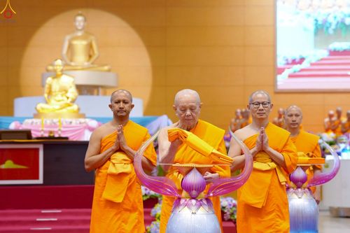 ภาพ No.244127:วันอาทิตย์ที่ 7 กันยายน พ.ศ. 2568 พิธีทอดผ้าป่าสมทบกฐินวัดพระธรรมกาย และสมทบกฐิน 30,000 วัดทั่วไทย ครั้งที่ 2 ณ ห้องแก้วสารพัดนึก 1 วัดพระธรรมกาย