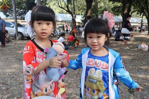 ภาพ No.194065:วัดพระธรรมกาย จัดงานวันเด็กแห่งชาติ ประจำปี พ.ศ.2568 ออกร้านอาหาร 200 ร้าน มอบของขวัญหลายหมื่นชิ้น วันที่ 12 มกราคม พ.ศ. 2568 วัดพระธรรมกาย อ.คลองหลวง จ.ปทุมธานี