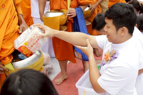 ภาพ No.245449:วันอาทิตย์ที่ 14 กันยายน พ.ศ. 2568 ตักบาตรพระ 555 รูป มหากุศล  น้อมถวายเป็นพุทธบูชา ณ หอนาฬิกาเบตง อ.เบตง จ.ยะลา