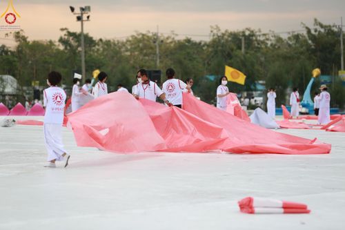 ภาพ No.119587:V.18 ทันทีม การเตรียมงาน เก็บงาน การรับบุญของเจ้าหน้าที่หน่วยงานต่างๆ เพื่อโครงการธรรมยาตรา กตัญญูบูชามหาปูชนียาจารย์ พระมงคลเทพมุนี (สด จนฺทสโร) พระผู้ปราบมาร อนุสรณ์สถาน 7 แห่ง ปีที่ 12 ระหว่างวันที่ 2 - 31 มกราคม พ.ศ.2567