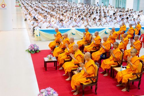 ภาพ No.240892:วันพุธที่ 27 สิงหาคม พ.ศ. 2568 พิธีทอดผ้าป่าเพื่อสร้างอาคาร  82 ปี หลวงพ่อธัมมชโย สมทบกฐินวัดพระธรรมกาย และกฐิน 30,000 วัดทั่วประเทศ ครั้งที่ 1