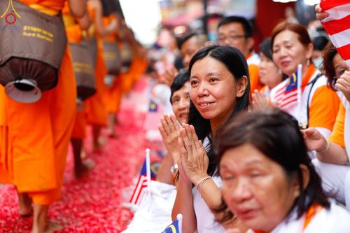 ภาพ No.128397:พิธีอัญเชิญพระบรมสารีริกธาตุ " ใจกลางเมืองนครหาดใหญ่ " เพื่อประดิษฐาน ณ มหารัตนเจดีย์สิริปทุมสวรรค์ (เจดีย์อริยพุทธะ 5 พระองค์) ศูนย์ปฏิบัติธรรมภาคใต้ อ.บางกล่ำ จ.สงขลา  วันที่ 9 มีนาคม พ.ศ.2567 (ชุดที่ 1)
