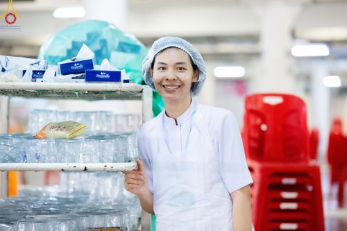 ภาพ No.59019:V.40 ภัตตาหารพระหมื่นวัด เราจัดให้ การปฏิบัติงานของเจ้าหน้าที่และอาสาสมัคร เพื่อรับบุญในการถวายภัตตาหาร แด่คณะสงฆ์ 10,000 กว่าวัดทั่วประเทศ ที่มาร่วมงานวันคุ้มครองโลก จันทร์ที่ 22 เมษายน พ.ศ. 2567 ณ วัดพระธรรมกาย