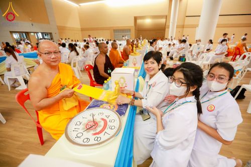 ภาพ No.60144:พิธีเจริญพระพุทธมนต์ "ฉลองอายุวัฒนมงคล 80 ปี หลวงพ่อธัมมชโย" พิธีถวายไทยธรรม คณะสงฆ์ 10,000 กว่าวัดทั่วประเทศ ในวันคุ้มครองโลก วันจันทร์ที่ 22 เมษายน พ.ศ. 2567 ณ สภาธรรมกายสากล วัดพระธรรมกาย จ.ปทุมธานี