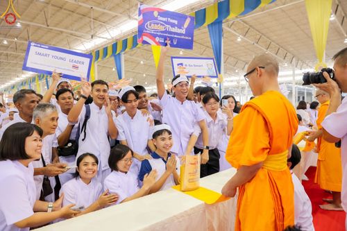 ภาพ No.167902:พิธีทอดกฐิน และ พิธีกรานกฐิน ในวันอาทิตย์ที่ 3 พฤศจิกายน พ.ศ. 2567 ณ วัดพระธรรมกาย จ.ปทุมธานี