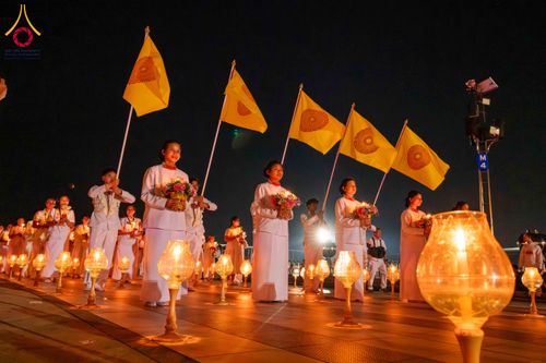 ภาพ No.312499:วันอังคารที่ 3 มีนาคม พ.ศ.2569 พิธีเวียนประทักษิณและจุดมาฆประทีป (ภาพชุดที่ 2) ณ ลานธรรมพระมหาธรรมกายเจดีย์ วัดพระธรรมกาย