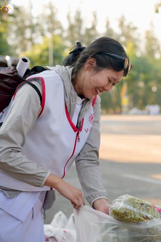 ภาพ No.296101:ภาพเบื้องหลังอาสาสมัครรวมใจ ชุดที่ 1 ในโครงการธรรมยาตรา กตัญญูบูชา มหาปูชนียาจารย์ พระมงคลเทพมุนี(สด จนฺทสโร) พระผู้ปราบมาร อนุสรณ์สถาน 7 แห่ง ปีที่ 14
