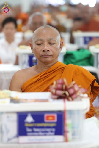 ภาพ No.290325:วันอังคารที่ 6 มกราคม พ.ศ. 2569 พิธีเจริญพุทธมนต์ ปฏิบัติธรรม มอบทุนการศึกษา ถวายสังฆทาน 142 วัด ณ ศูนย์ปฏิบัติธรรมพระมงคลเทพมุนี อ.สองพี่น้อง จ.สุพรรณบุรี