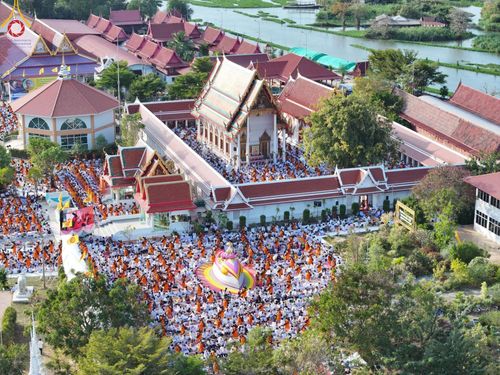 ภาพ No.193416:พิธีต้อนรับพระธรรมยาตรา ณ อนุสรณ์สถาน สถานที่เกิดในเพศสมณะ วัดสองพี่น้อง อำเภอสองพี่น้อง จังหวัดสุพรรณบุรี ในโครงการธรรมยาตรา กตัญญูบูชา มหาปูชนียาจารย์ พระมงคลเทพมุนี(สด จนฺทสโร) พระผู้ปราบมาร อนุสรณ์สถาน 7 แห่ง ปีที่ 13 วันที่ 11 มกราคม พ.ศ. 2568