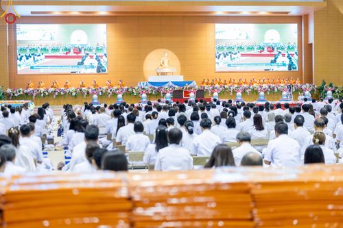 ภาพ No.150254:พิธีทอดผ้าป่าสมทบกฐินวัดพระธรรมกาย และสมทบกฐิน 30,000 วัดทั่วไทย ครั้งที่ 1 เนื่องในวันธรรมชัย 27 สิงหาคม พ.ศ.2567 ณ สภาธรรมกายสากล วัดพระธรรมกาย