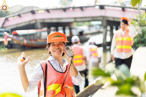 ภาพ No.117110:V.16 เป็นทีม การเตรียมงาน เก็บงาน การรับบุญของเจ้าหน้าที่หน่วยงานต่างๆ เพื่อโครงการธรรมยาตรา กตัญญูบูชามหาปูชนียาจารย์ พระมงคลเทพมุนี (สด จนฺทสโร) พระผู้ปราบมาร อนุสรณ์สถาน 7 แห่ง ปีที่ 12 ระหว่างวันที่ 2 - 31 มกราคม พ.ศ. 2567