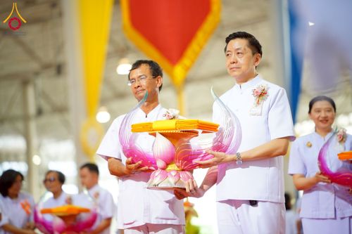 ภาพ No.215547:วันอาทิตย์ต้นเดือนที่ 6 เมษายน พ.ศ. 2568 ขบวนอัญเชิญผ้าป่าสมทบ มหาสังฆทาน 40,000 กว่าวัดทั่วประเทศ ณ สภาธรรมกายสากล วัดพระธรรมกาย