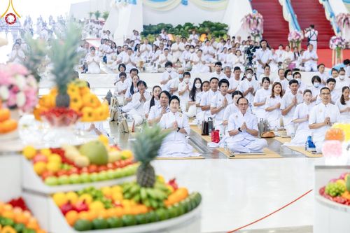 ภาพ No.151321:พิธีบูชาข้าวพระ ในวันอาทิตย์ต้นเดือน วันที่ 1 กันยายน พ.ศ. 2567 ณ สภาธรรมกายสากล วัดพระธรรมกาย