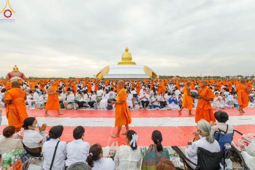 ภาพ No.118624:พิธีตักบาตรพระธรรมยาตรา ปีที่ 12 ณ อนุสรณ์สถานลำดับที่ 5 สถานที่เผยแผ่วิชชาธรรมกายครั้งแรก อนุสรณ์สถานบางปลา จ.นครปฐม วันที่ 25 มกราคม พ.ศ. 2567