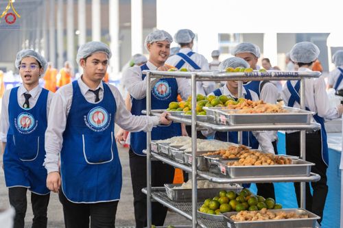 ภาพ No.58977:V.40 ภัตตาหารพระหมื่นวัด เราจัดให้ การปฏิบัติงานของเจ้าหน้าที่และอาสาสมัคร เพื่อรับบุญในการถวายภัตตาหาร แด่คณะสงฆ์ 10,000 กว่าวัดทั่วประเทศ ที่มาร่วมงานวันคุ้มครองโลก จันทร์ที่ 22 เมษายน พ.ศ. 2567 ณ วัดพระธรรมกาย