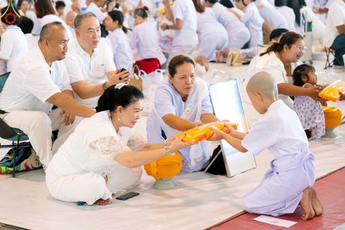 ภาพ No.215109:วันเสาร์ที่ 5 เมษายน พ.ศ. 2568 พิธีเวียนประทักษิณรอบพระมหาธรรมกายเจดีย์  พิธีวันทาเจดีย์ พิธีขอขมาและมอบผ้าไตร ในโครงการบรรพชาสามเณรฟื้นฟูพระพุทธศาสนาทั่วไทย , โครงการหน่อแก้วเปรียญธรรม รุ่นที่ 13 ,  โครงการสามเณรยุวธรรมทายาท รุ่นที่ 33 , โครงการสามเณรมั