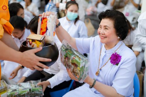 ภาพ No.116198:พิธีตักบาตรพระธรรมยาตรา ณ อนุสรณ์สถานลำดับที่ 4 สถานที่เกิดด้วยกายธรรม วัดโบสถ์(บน) จ.นนทบุรี วันที่ 21 มกราคม พ.ศ. 2567