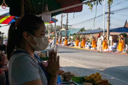 ภาพ No.110546:พิธีต้อนรับพระธรรมยาตรา ในโครงการธรรมยาตรากตัญญูบูชา มหาปูชนียาจารย์ พระมงคลเทพมุนี(สด จนฺทสโร) พระผู้ปราบมาร อนุสรณ์สถาน 7 แห่ง ปีที่ 12 วันที่ 11 มกราคม พ.ศ. 2567 ณ อนุสรณ์สถานลำดับที่ 3 สถานที่เกิดใหม่ในเพศสมณะ วัดสองพี่น้อง จ.สุพรรณบุรี