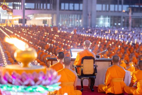 ภาพ No.122132:พิธีจุดประทีปถวายเป็นพุทธบูชา และบูชาธรรมมหาปูชนียาจารย์ พระมงคลเทพมุนี(สด จนฺทสโร) ในโครงการธรรมยาตรา กตัญญูบูชา มหาปูชนียาจารย์ พระมงคลเทพมุนี(สด จนฺทสโร) พระผู้ปราบมาร อนุสรณ์สถาน 7 แห่ง ปีที่ 12 วันที่ 31 มกราคม พ.ศ. 2567 ณ วัดพระธรรมกาย จ.ปทุมธานี