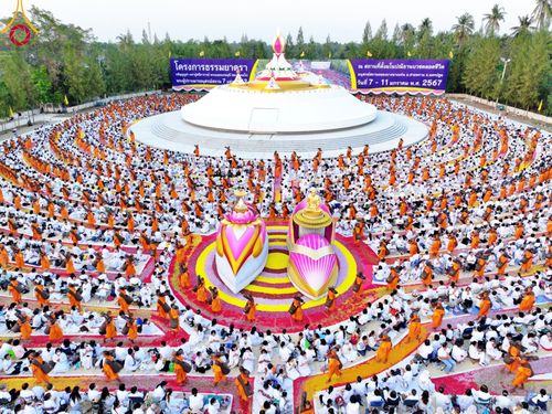 ภาพ No.108019:พิธีต้อนรับพระธรรมยาตรา ในโครงการธรรมยาตรากตัญญูบูชา มหาปูชนียาจารย์ พระมงคลเทพมุนี(สด จนฺทสโร) พระผู้ปราบมาร อนุสรณ์สถาน 7 แห่ง ปีที่ 12 วันที่ 7 มกราคม พ.ศ. 2567 ณ อนุสรณ์สถานคลองบางนางแท่น  อ.สามพราน จ.นครปฐม