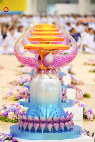 ภาพ No.134461:พิธีทอดผ้าป่าสมทบ มหาสังฆทาน 10,000 วัด ทั่วไทย วันอาทิตย์ต้นเดือนที่ 7 เมษายน พ.ศ.2567 ณ ห้องแก้วสารพัดนึก 1 สภาธรรมกายสากล  วัดพระธรรมกาย จ.ปทุมธานี